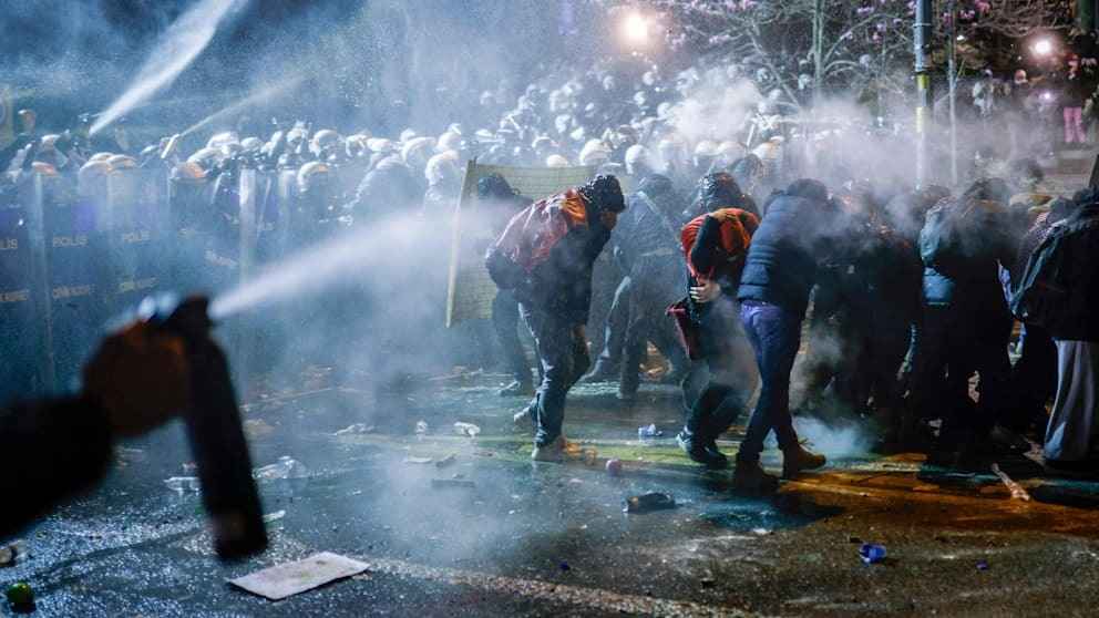 В Турции разгорелись крупнейшие за 10 лет протесты. Что известно?