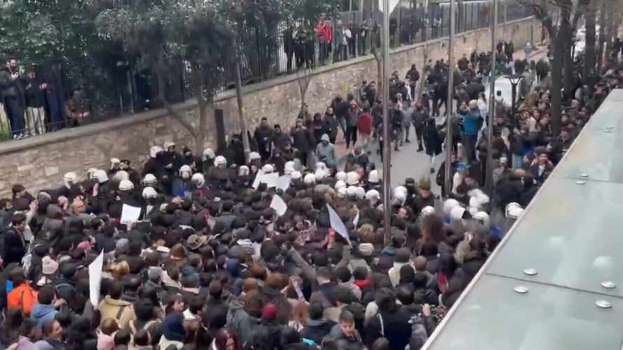 В Турции начались беспорядки после ареста лидера оппозиции