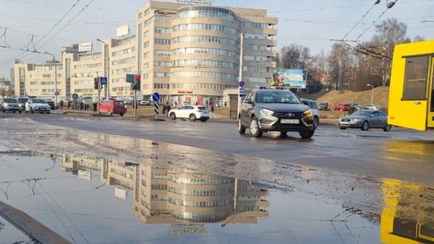 В Минске строители повредили водопровод. Жители Уручья и не только пожаловались на проблемы с водой