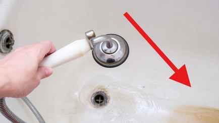 Как удалить желтые пятна с ванны без едких химикатов? Поможет эта самодельная паста из двух ингредиентов