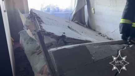 Житель Минска поставил электросамокат на зарядку — обрушилась стена в квартире соседей. Как так?