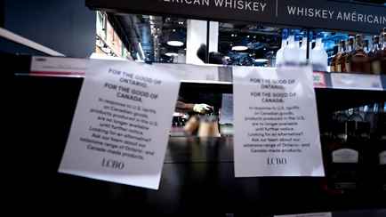 «Отношения изменились навсегда» — Канадцы отказались от американского виски и начали торговую войну в ответ на оскорбления Трампа