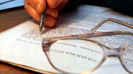 Нотариус объяснила белорусам, когда написать завещание можно только при свидетеле