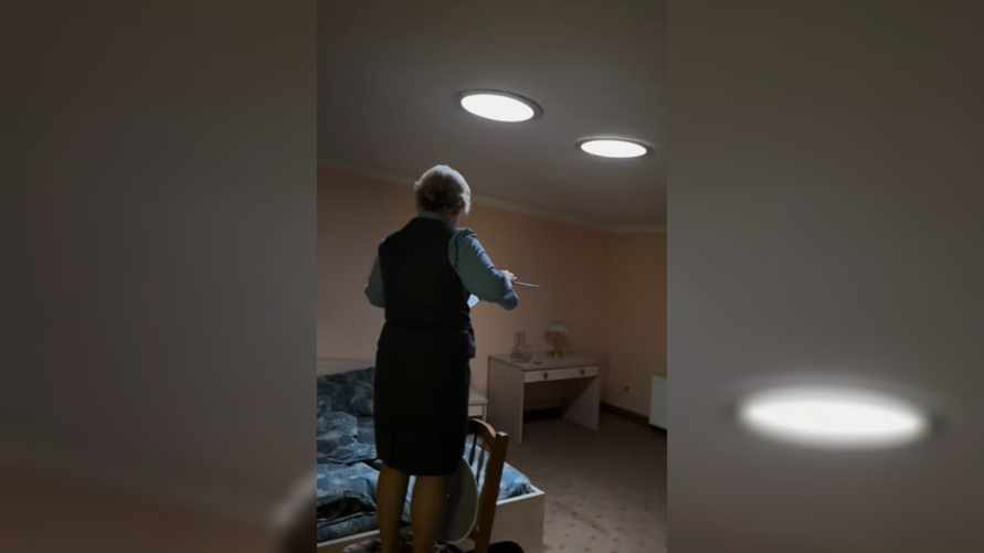 "Это кринж" - Турист попросил "солнечного затмения" в брестском отеле. И ему устроили