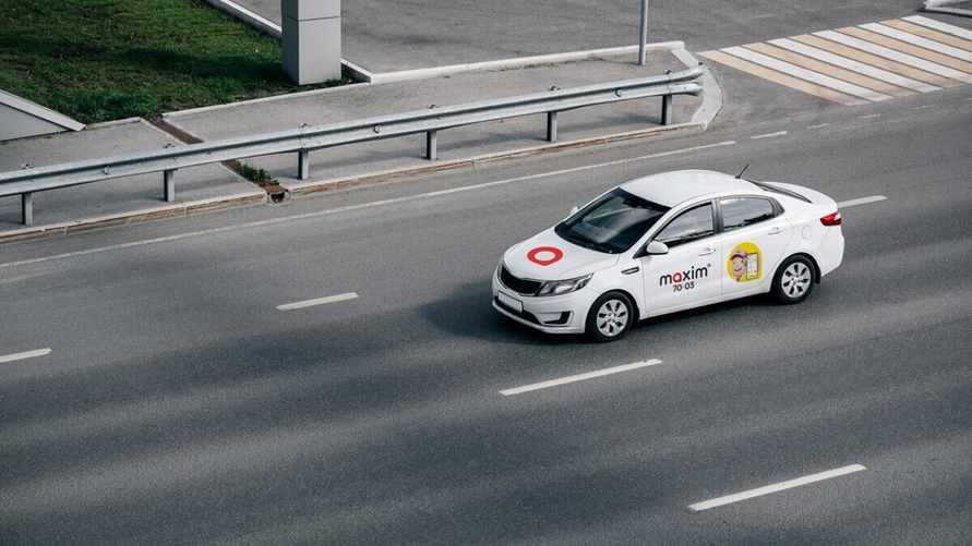 Такси "Максим" продолжит работать в Беларуси? В компании прокомментировали блокировку сервиса