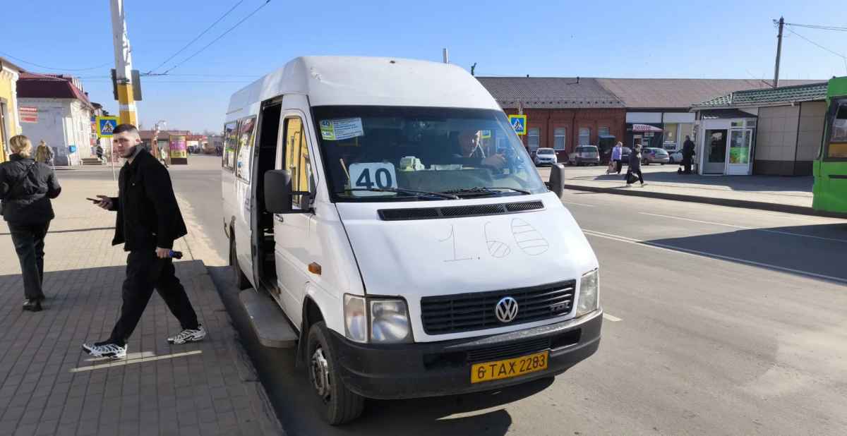 Новую цену «нацарапали» прямо на капоте. Фото: vbobruisk.by