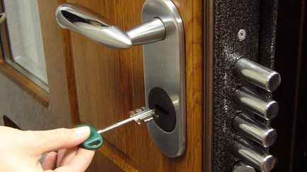 Арендатор попросил прописать его в съёмном жилье? Адвокат напомнила белорусам о рисках