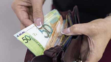 В Минтруда назвали категорию белорусов, которым положена денежная помощь на оздоровление. Сколько?