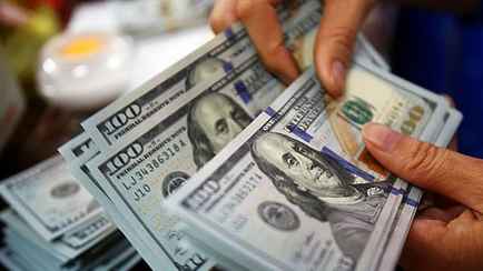 Доллар и евро пошли вверх в Беларуси. Что с российским рублем и какого курса «американца» ждать?