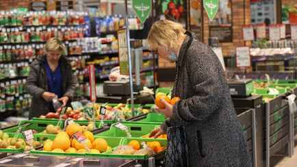 Хватит ли белорусам своих свежих овощей и фруктов до нового урожая? МАРТ проверил закрома