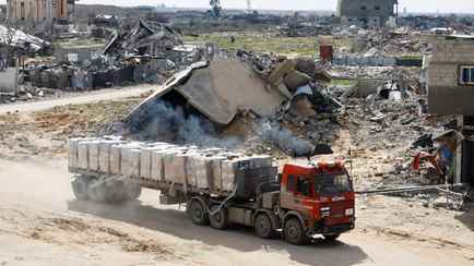 Израиль перекрыл гумпомощь и пригрозил отключить электричество в Газе из-за отказа ХАМАС продлить перемирие