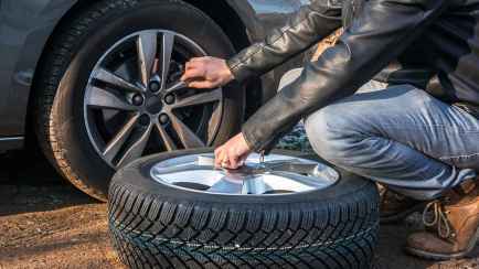 «Очень легко приводит к заносу» — Глава ГАИ Беларуси предложил запретить использовать эти шины