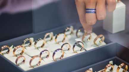 Совмин Беларуси назвал особенности продажи ювелирных изделий в интернете