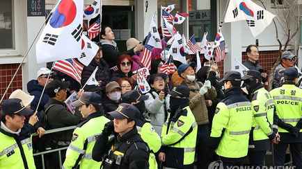 Президента Южной Кореи освободили из-под стражи