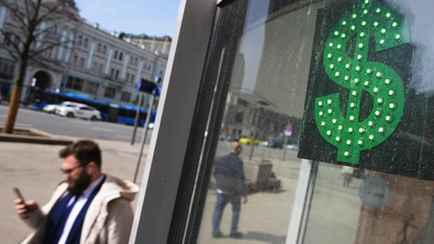 Доллар в Беларуси развернулся и начал расти. На сколько подешевел российский рубль?