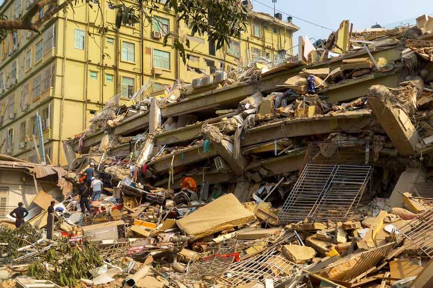 Беларусь отправила на помощь пострадавшей от землетрясения Мьянме кинологов и десятки спасателей