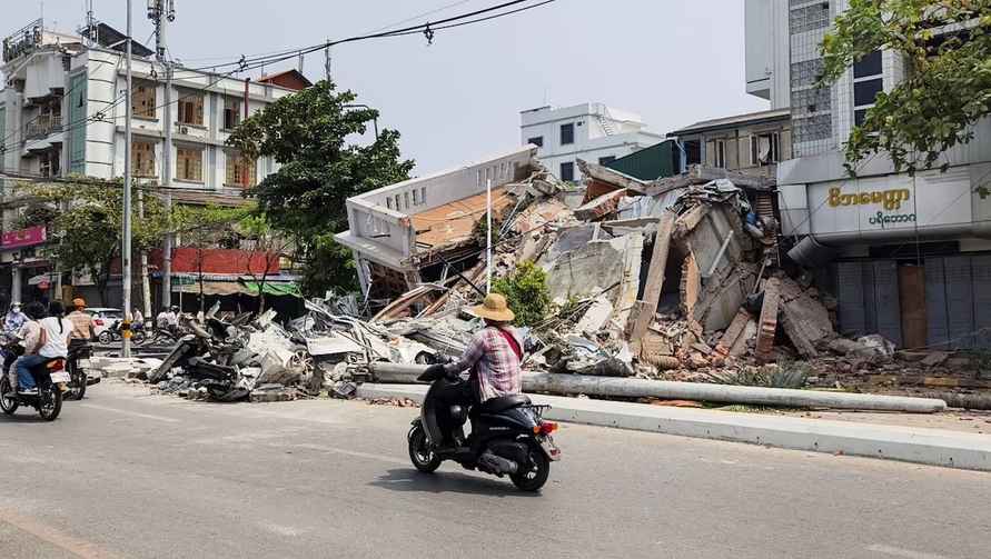 Беларусь отправила на помощь пострадавшей от землетрясения Мьянме кинологов и десятки спасателей