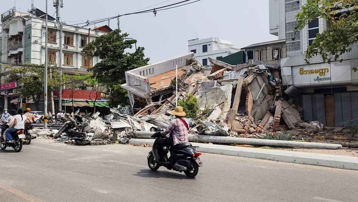 Беларусь отправила на помощь пострадавшей от землетрясения Мьянме кинологов и десятки спасателей