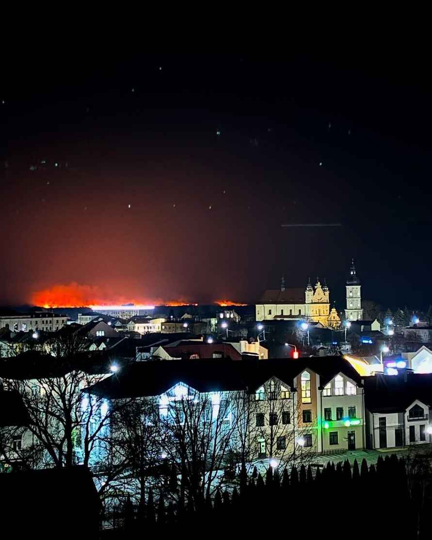 Власти Брестчины объяснили источник зарева, который сняли на видео ночью жители Пинска