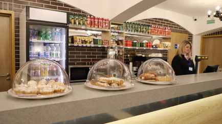 В новом минском СИЗО открыли кафе и магазин. Что можно купить?