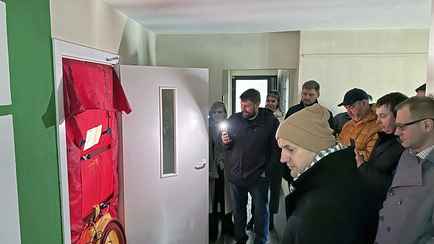 В минской новостройке установили «аэродверь». Это что такое?