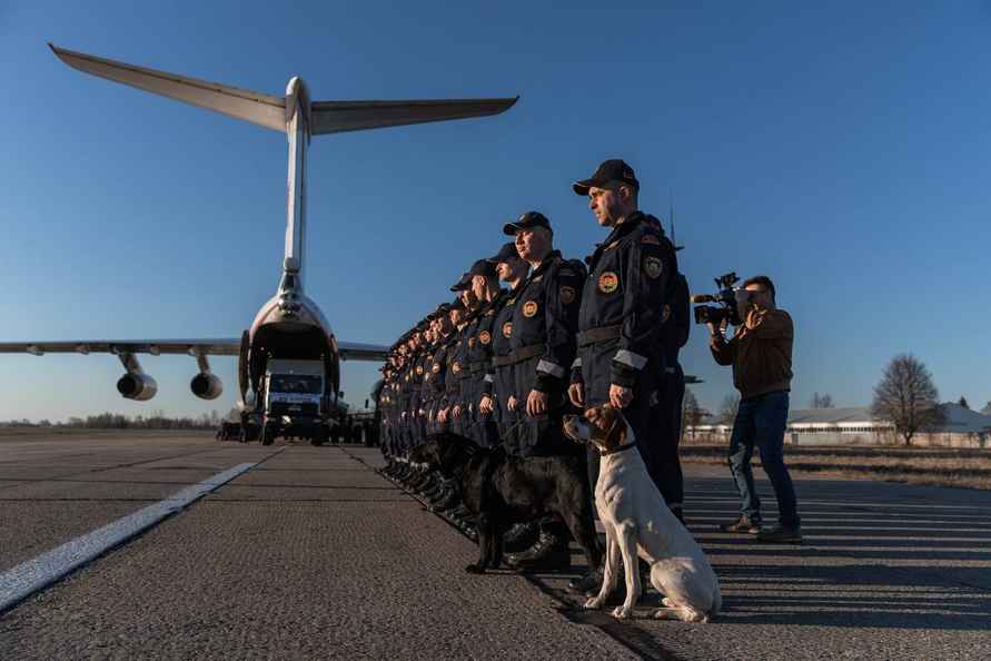 Беларусь отправила на помощь пострадавшей от землетрясения Мьянме кинологов и десятки спасателей