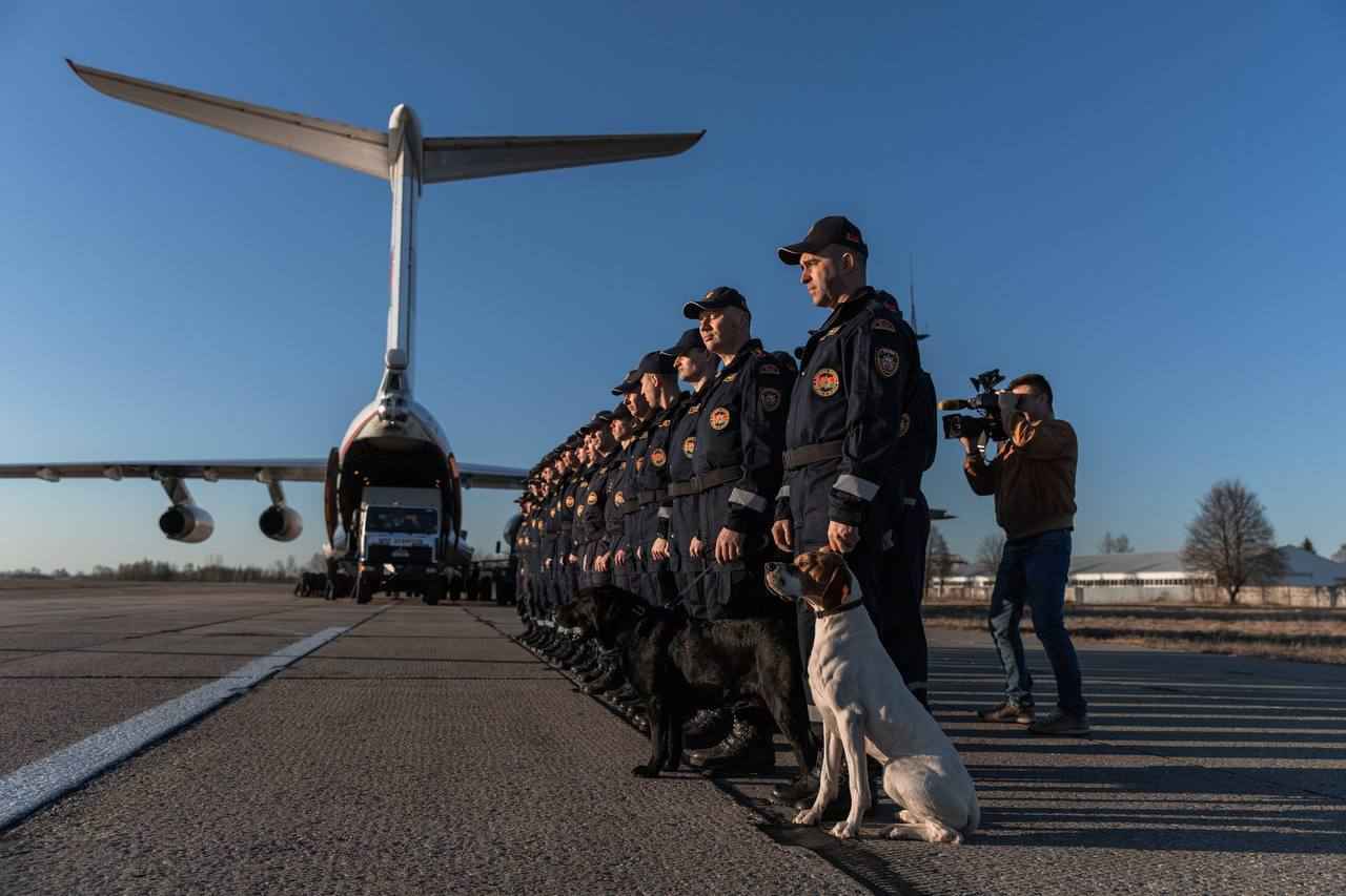 Беларусь отправила на помощь пострадавшей от землетрясения Мьянме кинологов и десятки спасателей