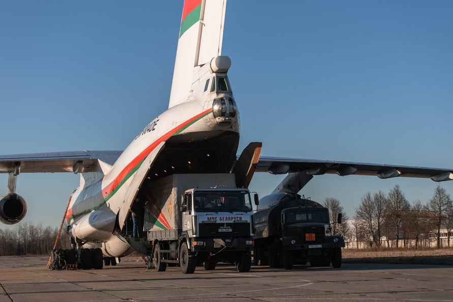 Беларусь отправила на помощь пострадавшей от землетрясения Мьянме кинологов и десятки спасателей