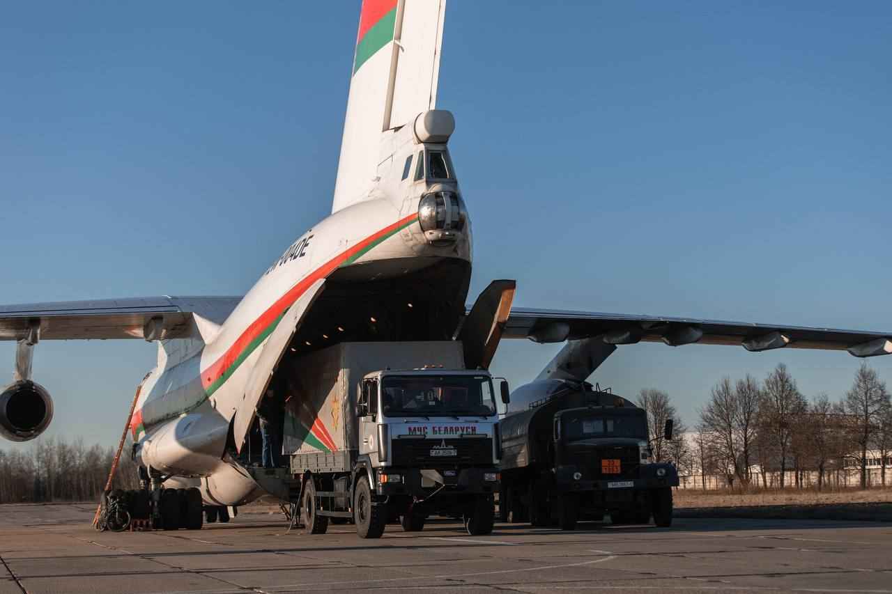 Беларусь отправила на помощь пострадавшей от землетрясения Мьянме кинологов и десятки спасателей