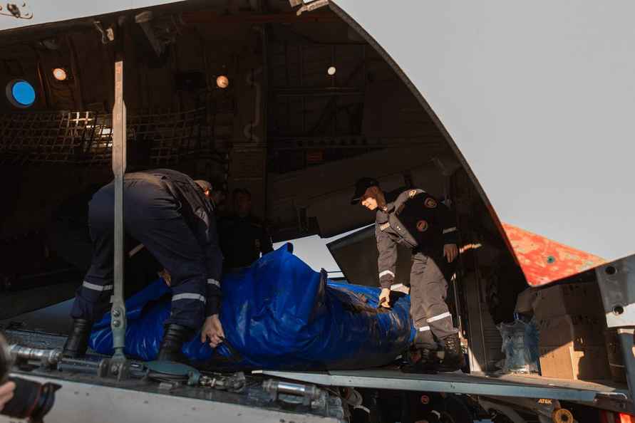 Беларусь отправила на помощь пострадавшей от землетрясения Мьянме кинологов и десятки спасателей