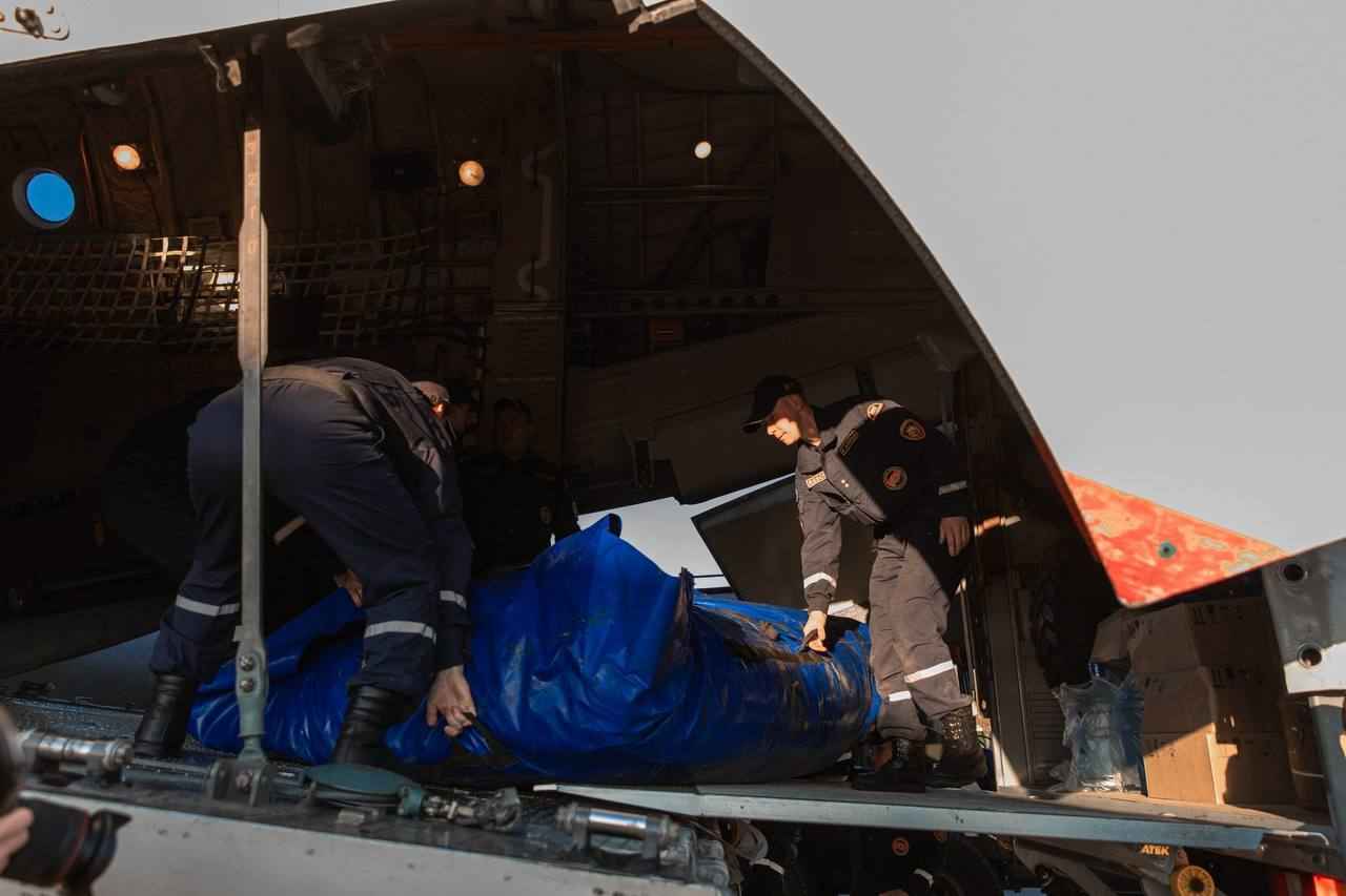 Беларусь отправила на помощь пострадавшей от землетрясения Мьянме кинологов и десятки спасателей