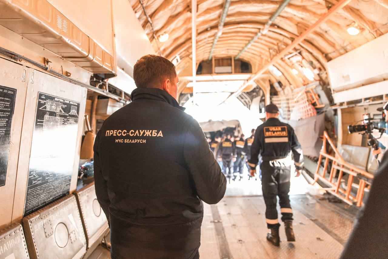 Беларусь отправила на помощь пострадавшей от землетрясения Мьянме кинологов и десятки спасателей