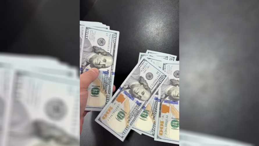 "Раньше знать не знали" - Блогер рассказал, как хранить доллары, чтобы не "зацвели". Комментаторы поделились лайфхаками