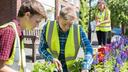 Минтруда Беларуси рассказало, какие профессии должны разрешить несовершеннолетним