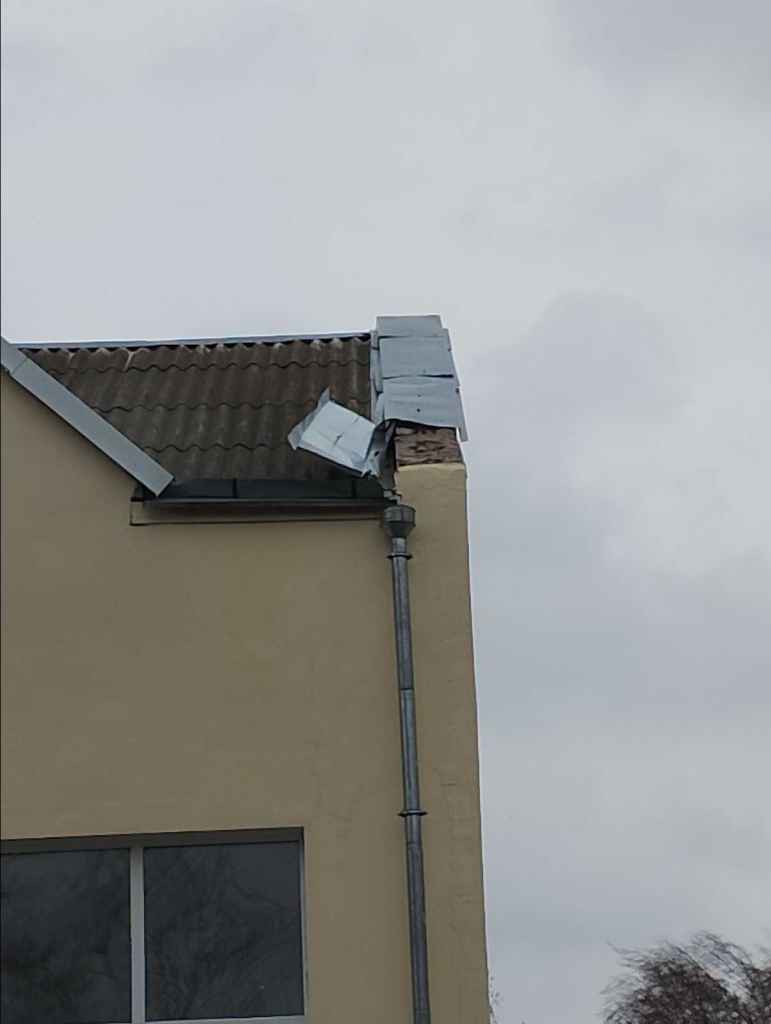 Штормовой ветер повредил крыши домов и школ на Могилёвщине, без света оставались 223 деревень и посёлков по всей Беларуси