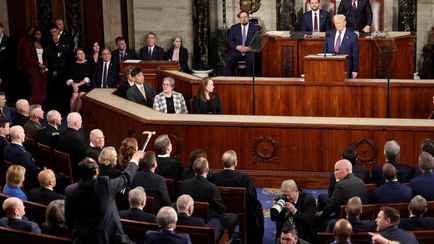 Демократы освистали и попытались сорвать выступление Трампа в Конгрессе США