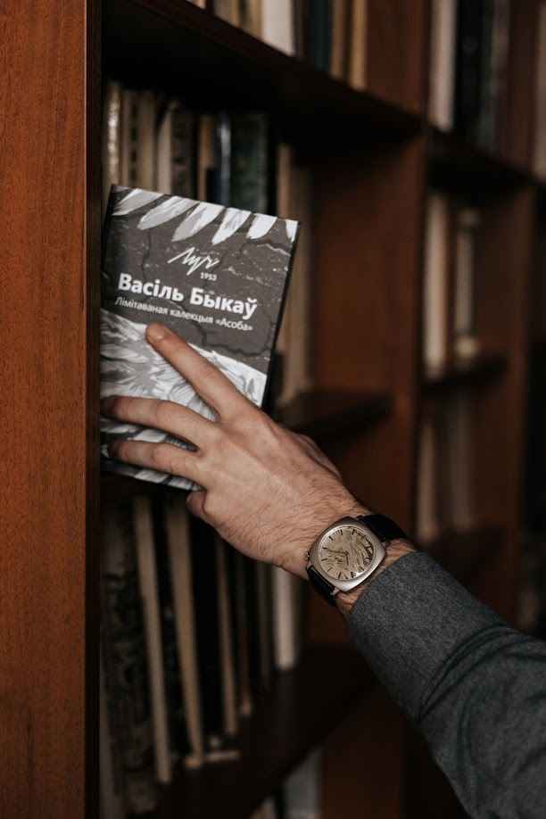 «Луч» выпустил лимитированную серию часов с «символами свободы и духовного возвышения». Кому посвятили и что по цене?