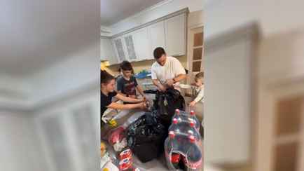 «У многих это вся зарплата» — Белорусская семья с 15 детьми показала, во сколько им обходится один поход в магазин за продуктами