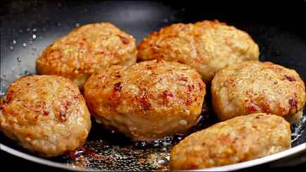 Замените лук в котлетах этим овощем. Они будут мягкие и сочные как никогда