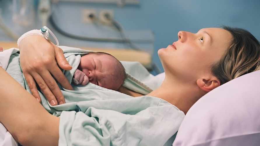 "Самый нелепый запрос" - Мама пожаловалась, что родственница потребовала сменить имя ее новорожденного сына. В чем причина?