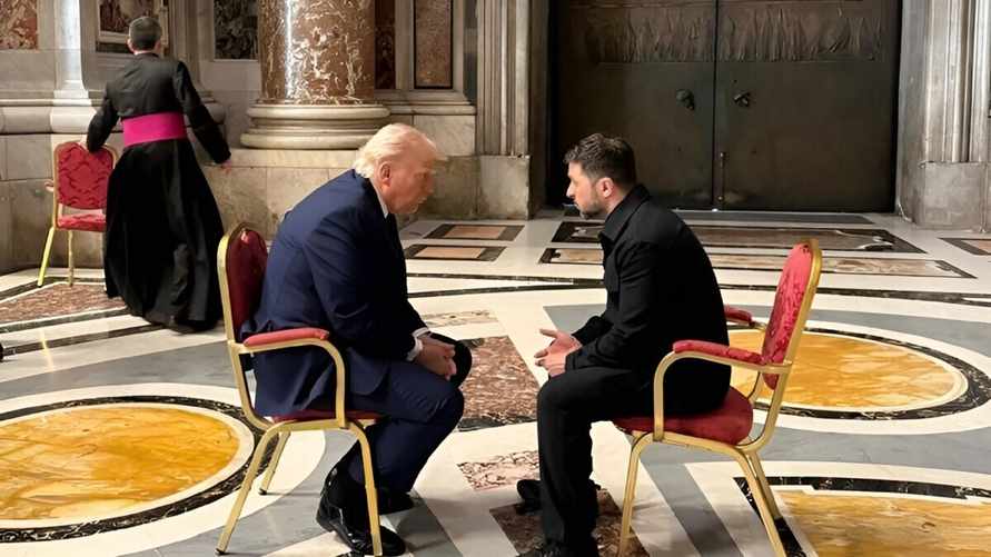 Что Зеленский на самом деле сказал Трампу на похоронах Папы? Источники в США раскрыли подробности