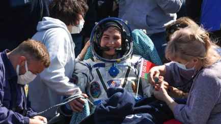 250% доплаты к пенсии и зубные протезы. Узнали, какие льготы и выплаты пообещали белорусской космонавтке