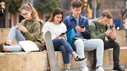 В милиции объяснили, за какую прогулку подростков их родителей в Беларуси могут оштрафовать на 84 рублей