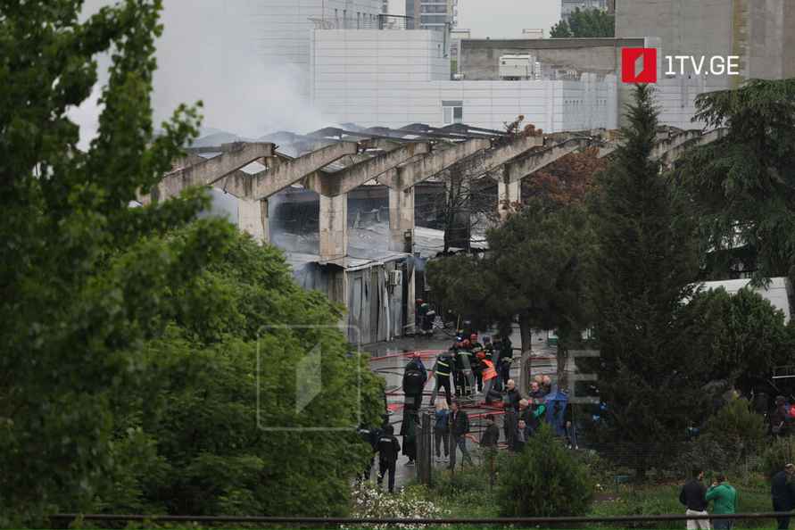 В Тбилиси загорелся знаменитый Дезертирский рынок