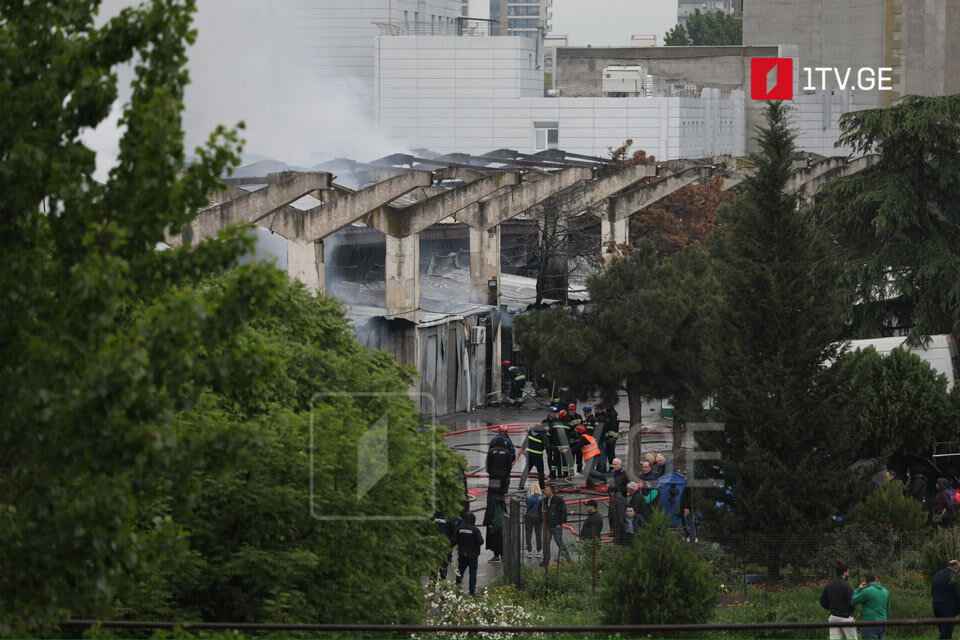 В Тбилиси загорелся знаменитый Дезертирский рынок