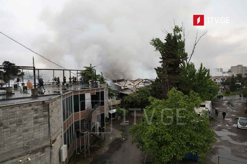 В Тбилиси загорелся знаменитый Дезертирский рынок