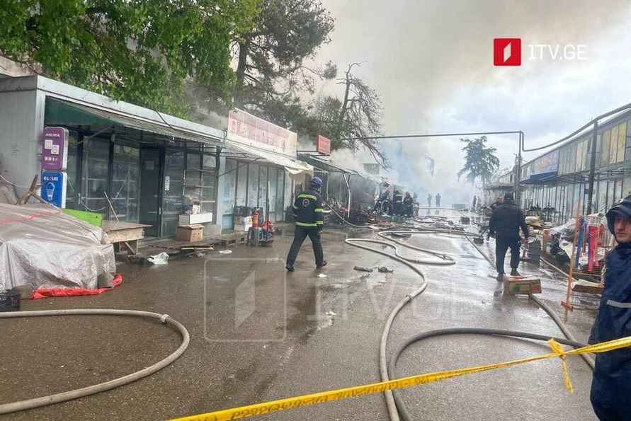 В Тбилиси загорелся знаменитый Дезертирский рынок