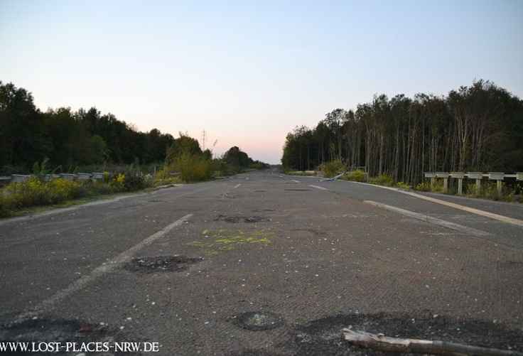 Заброшенное шоссе, бывшая развязка в Северном Рейне-Вестфалии в Германии
