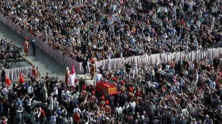 Стало известно, кто полетит на похороны Папы Франциска от Беларуси