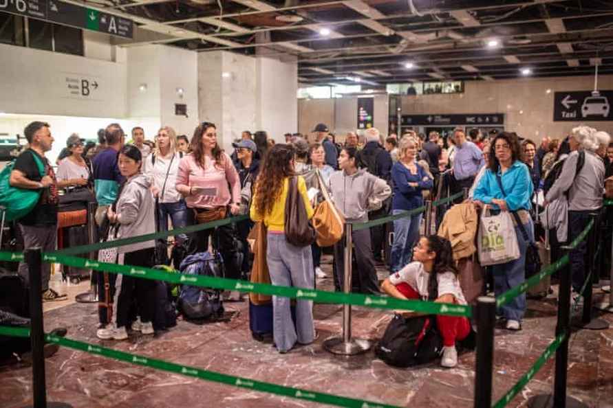 Редкое атмосферное явление - Сразу две страны ЕС остались без электричества